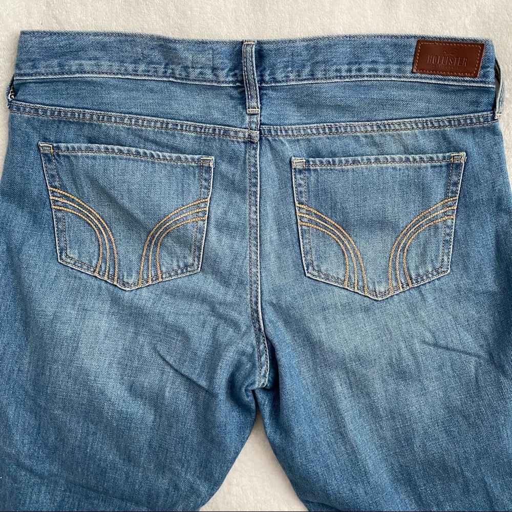 HOLLISTER LOW RISE RIPPED BOYFRIEND JEANS 🤍 - Picture 4 of 4